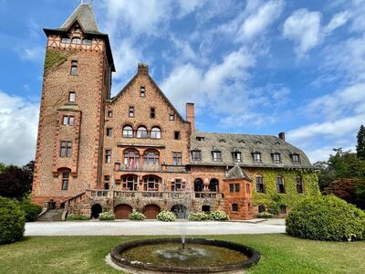 Schloss Saareck in Mettlach in historischer Architekturansicht